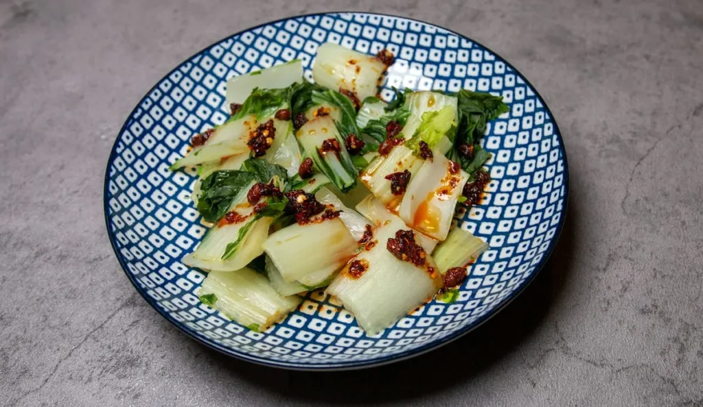 Paksoi met Crispy Chili Oil Lao Gan Ma - Thais Tafelen
