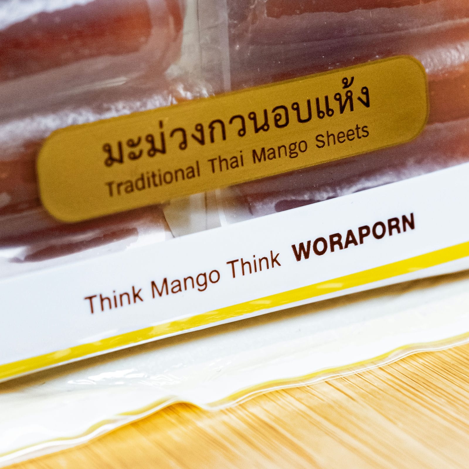Woraporn mangorolletjes close-up tekst op verpakking